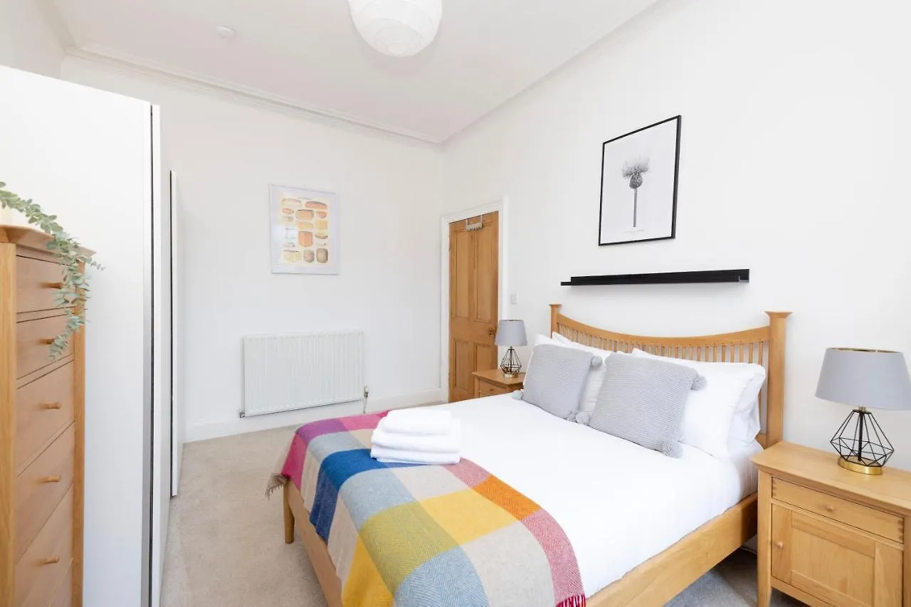 Joivy Bright And Modern Flat With Desk Lejlighed Edinburgh 0*,  Storbritannien